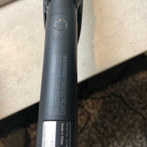GHD curve curling iron